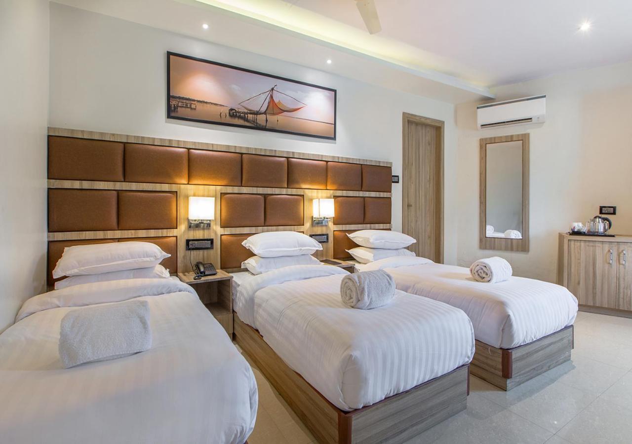 Hotel Aura One 4*